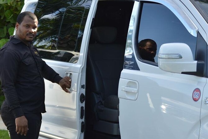 Private Punta Cana Airport Transfer from Hotels to Uvero Alto - Vehicles and Group Size: Explorer vs H1 vs Hiace