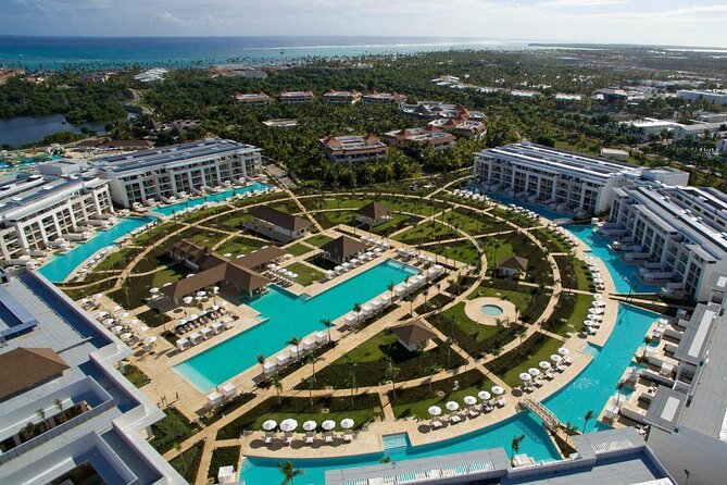 Private Transfer Punta Cana Airport to/from Falcon By Melia - Meet-and-greet flow at PUJ: name sign and SMS guidance