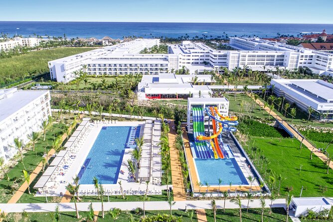 Private Transfer Punta Cana Airport to/from Riu Republica Punta Cana - Punta Cana Airport to Riu Republica: the fast, private way to start vacation
