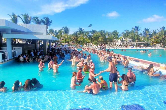 Private Transfer Punta Cana Airport to/from Riu Republica Punta Cana - The direct ride: air-conditioned, private, and built for convenience