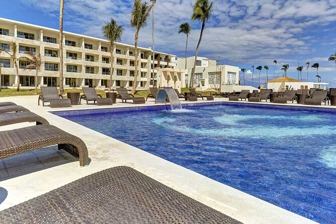 Private Transfer Punta Cana Airport to/from Royalton Bavaro - Arriving at Punta Cana: Your Driver Meets You with a Sign
