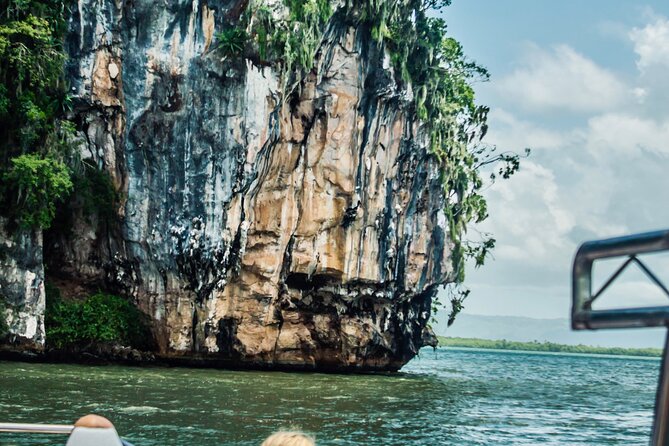 Punta Cana 3in1 Adventure: Los Haitises Park, Waterfall & Montaña - Stop 2: Salto de Yanigua Waterfall SPA and the cocoa/coffee culture