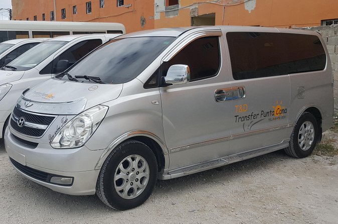 Punta Cana Airport (PUJ) To Cap Cana Hotels (One way) - The Ride: Minivans, Luxury Suburbans, and Air-Conditioned Comfort