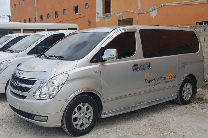 Punta Cana Airport to Uvero Alto Hotels > One Way - Communication and driver professionalism you can feel on arrival