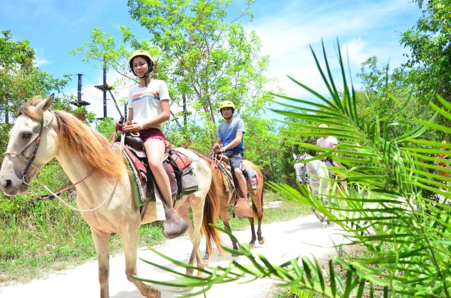 Punta Cana: Bávaro Adventure Park Horse Riding & Waterfalls - Lunch at the park: typical Dominican, simple and satisfying