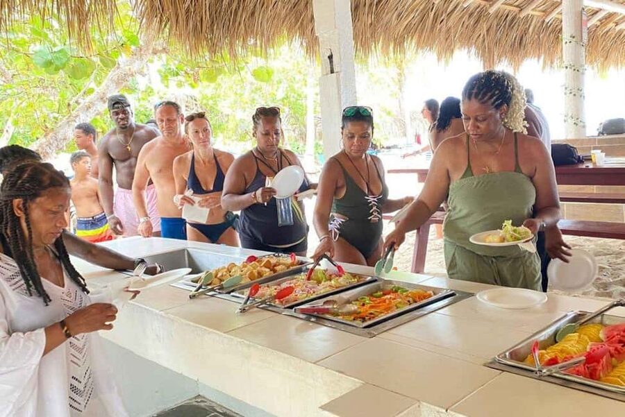 Punta Cana: Catalina Island Snorkeling Trip with Lunch - El Acuario snorkeling: what you’ll see and how to make it comfortable