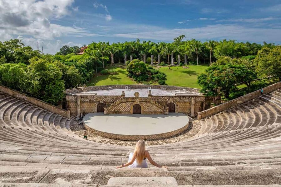 Punta Cana: Catalina Snorkeling & Altos de Chavón Day Trip - Sailing toward Catalina: the Caribbean views you’ll remember later