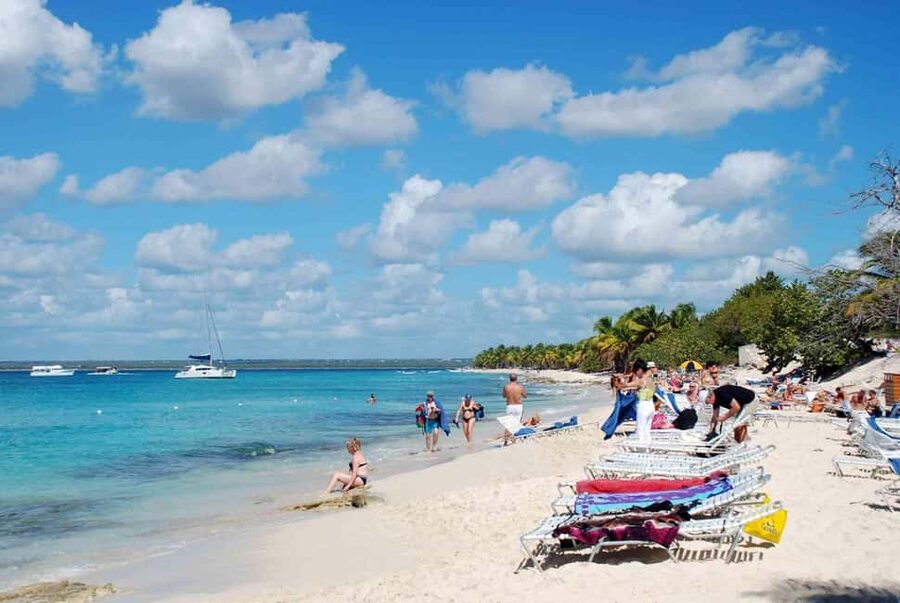 Punta Cana: Catalina Snorkeling & Altos de Chavón Day Trip - The marina stop and the build-up to the catamaran