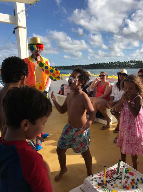 Punta Cana: Catamaran Family Tour - Onboard Life: Open Bar, Nachos, Music, and Relaxed Cruising