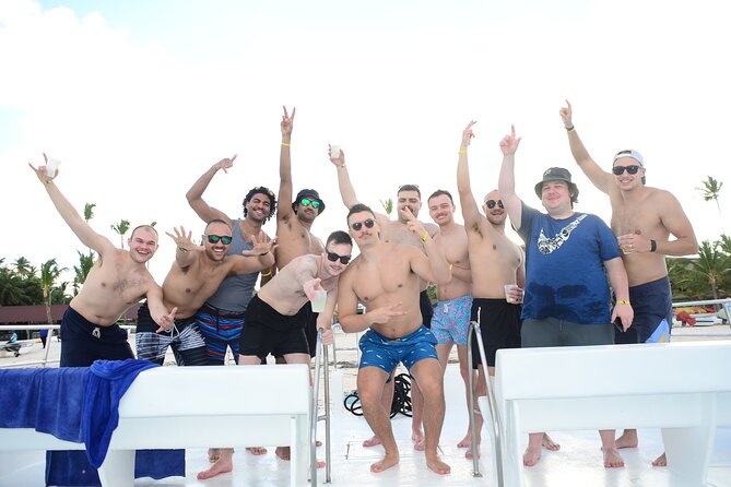 Punta Cana Catamaran Private Tour with BBQ and Natural Pool - BBQ Lunch and Open Bar on the Cruise: The Social Center