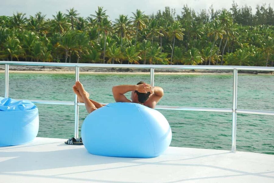 Punta Cana Floating Ocean Spa Experience with Massage & Yoga - Doctor Fish foot exfoliation: the marine exfoliation moment