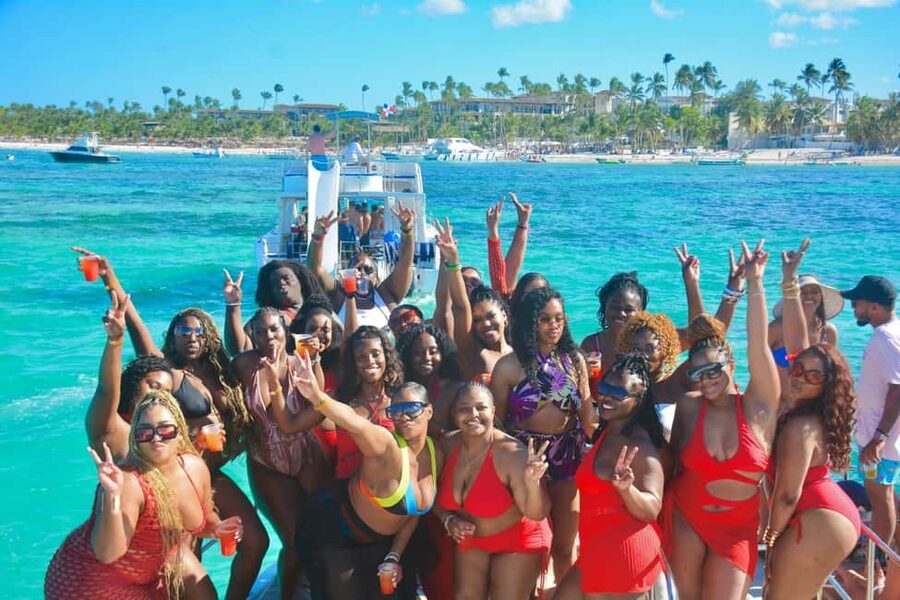 Punta Cana: Hip Hop Party Cruise w/Open Bar (Adults Only) - Food and Drinks: Fruit, Nachos, Beer, Rum, and a Time-Saving Snack Plan