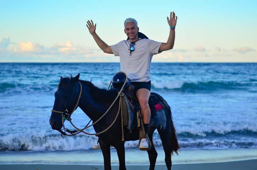 Punta Cana: Horseback Riding Tour with Sunset at Macao Beach - The 1-Hour Coastal Ride: Sea Breeze, Wave Sound, and Photo Opportunities