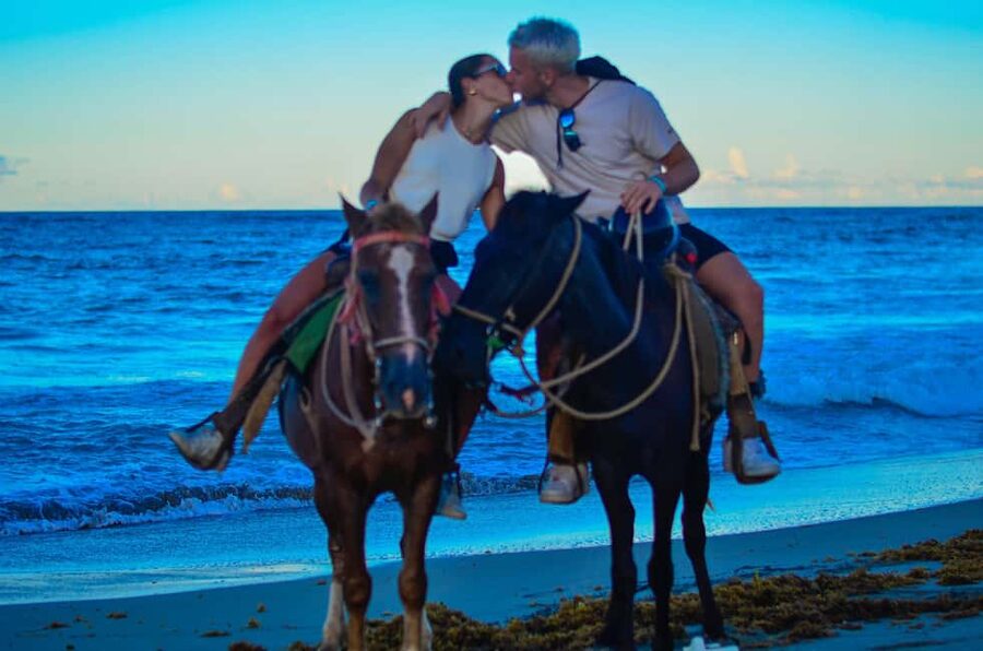Punta Cana: Horseback Riding Tour with Sunset at Macao Beach - Photographer and Optional Photo Packages: How to Decide Without Stress
