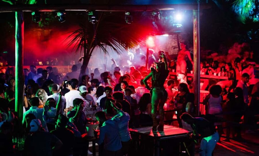 Punta Cana: Maroca Club Open Bar (Entry, Drinks & Transfers) - Who should book this Maroca Club open bar night?