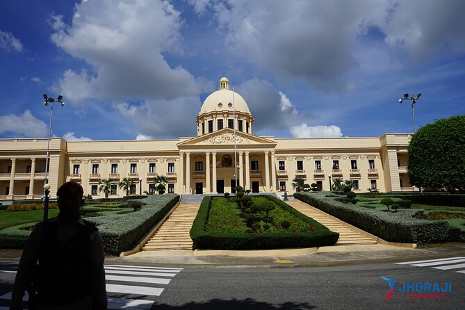 Punta Cana Panoramic Tour of The City of Santo Domingo - Shopping stops and weather: small detours that change the mood