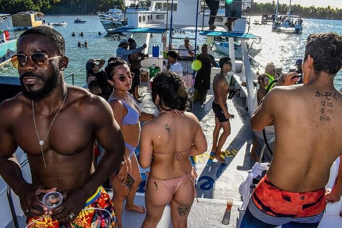 Punta Cana: Party Boat + Snorkeling Diving Music Drink Open Bar - Pickup and mobile tickets: small details that affect your stress level