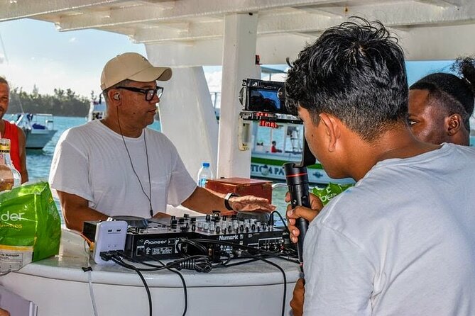 Punta Cana: Party Boat + Snorkeling Diving Music Drink Open Bar - Bavaro Beach departure and the welcome-cocktail start