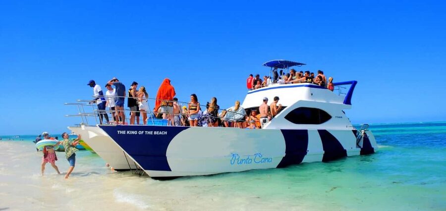 Punta Cana: Party Boat with snorkel and open bar included - A 4-Hour Bávaro Party Cruise on a Catamaran
