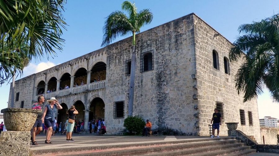 Punta Cana: Santo Domingo Private Day Trip - Alcázar, Museums, and El Faro a Colón: How the Day Builds From Inside to Outside