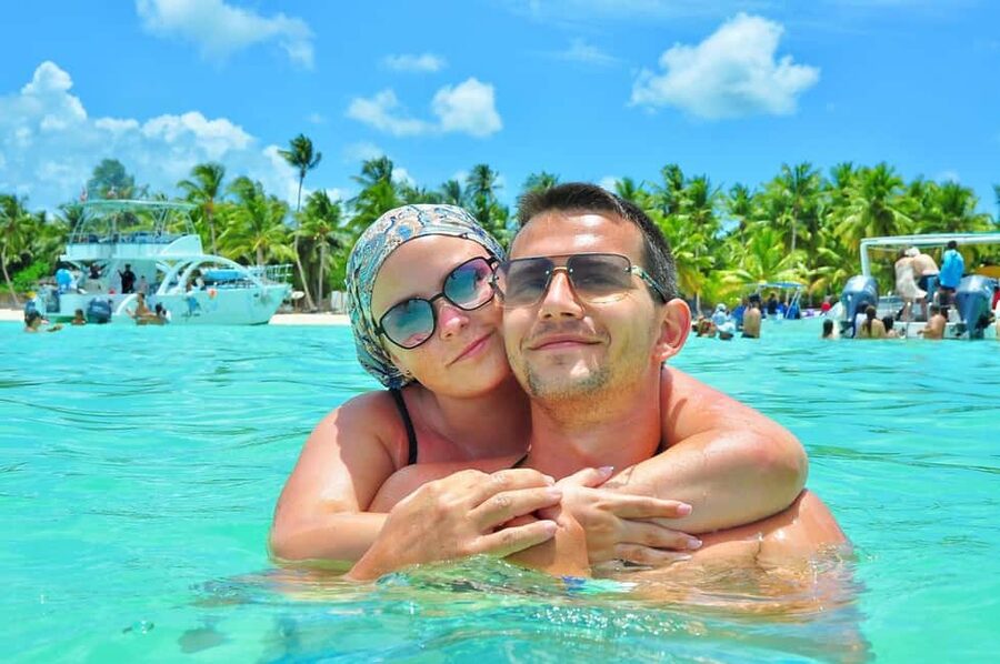 Punta Cana: Saona Island Catamaran Tour with Food & Open Bar - Hotel Pickup and the Reality of a Long Day (Monte Plata Province Runs on Time)