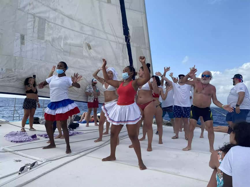 Punta Cana: Saona Island Day Trip with Blue Lagoon & Lunch - Getting Picked Up in Punta Cana or Bávaro (and How to Protect Your Day)