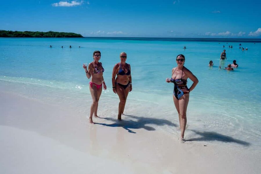 Punta Cana: Saona Island VIP 4 first-class beach and sunset - From pickup to the first sea view: the flow of the day