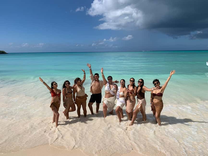 Punta Cana: Saona Island VIP 4 first-class beach and sunset - Playa Toro lunch: typical Dominican food where the setting does half the work