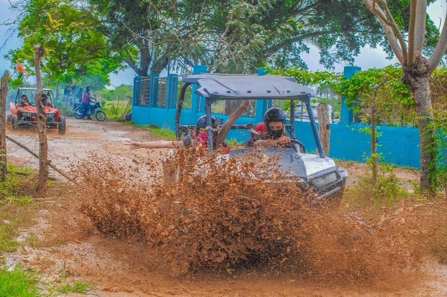 PUNTA CANA WILD BUGGY BREAKS TRACK WITH EXTRAMAS PROTECTION - Wild buggy in Punta Cana: what the day actually feels like