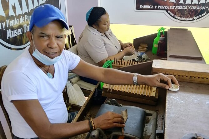 Safari discovery to Boca De Yuma – Nature, Discovery And History Of A Population - Dominicus coffee factory and cigar culture: what you’re really paying for
