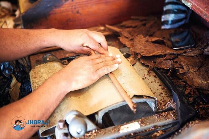 Safari tour with Jhoraji : mountain rivers and local market - Typical Dominican House: Coffee, Cocoa, and Mama Juana Processing