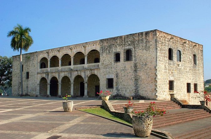 Santo Domingo - National Pantheon: From Jesuit Church to Final Resting Place