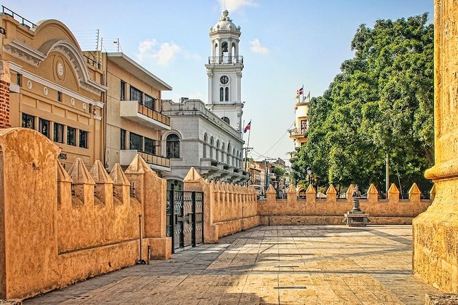 Santo Domingo Historical Tour with Caves from Punta Cana - Stop 6: Alcázar de Colón and the Colonial Walking Section