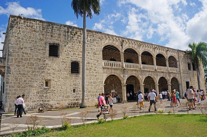 Santo Domingo Private Tour from Punta Cana - Pantheon of the Fatherland: A Focused Landmark Pause