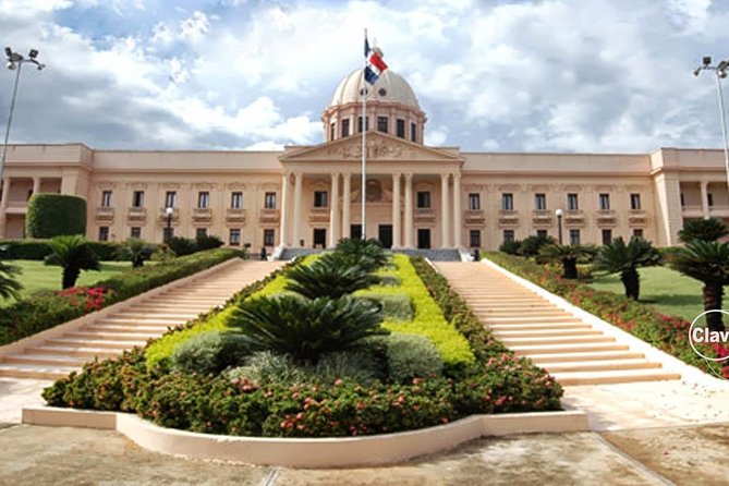 Santo Domingo Sightseeing Tour - Alcázar de Colón and San Francisco Monastery: power and faith in the same old blocks