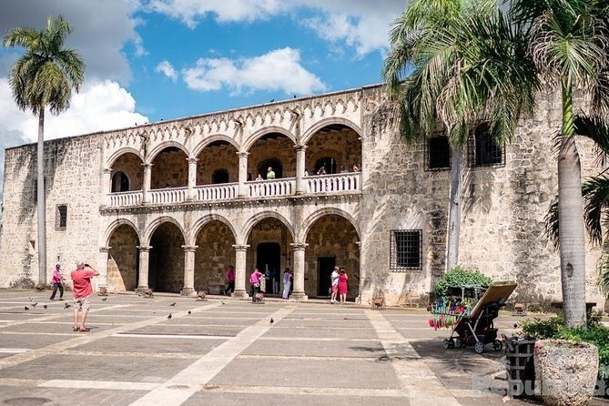 Santo Domingo Sightseeing Tour - Food, breaks, and the reality of a group bus day