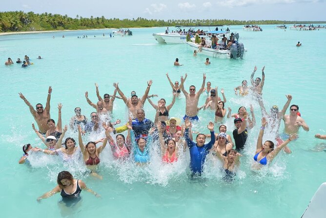 Saona Catamaran Cruise with Lunch and Natural Swimming Pool - Saona Island Lunch Under Palms: Food, Heat, and the Beach-Market Feel