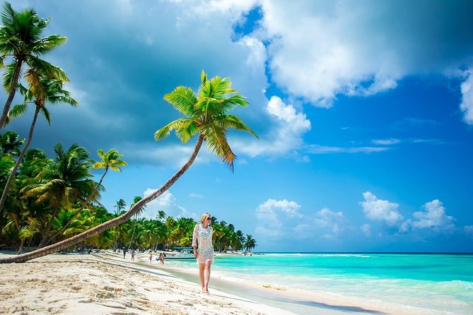 Saona Island Day Trip + Lobsters & Wine Included - Isla Saona beach time: using your 2-hour window well