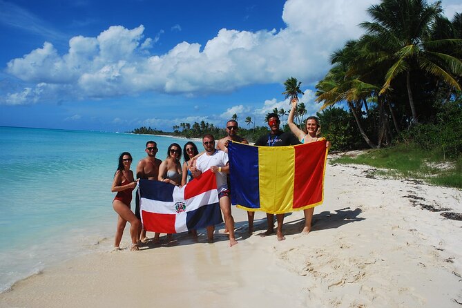 Saona Relax Tour - The Crowding and Gift Shop Stops: The Main Trade-Off