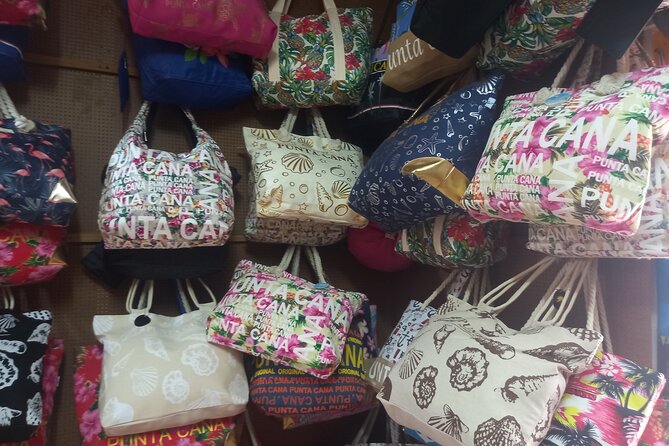 Shopping or souvenirs in Plaza Bávaro - The 3-hour experience: what the day feels like on the ground