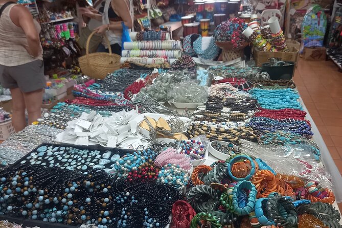 Shopping or souvenirs in Plaza Bávaro - Should you book this Punta Cana Plaza Bávaro shopping transfer?