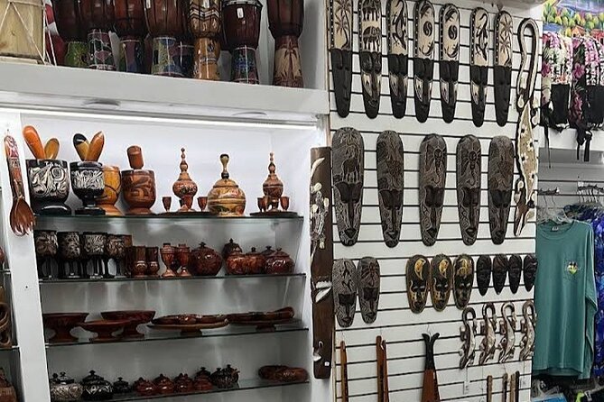 Shopping or souvenirs in Plaza Bávaro - What you can buy: rum, chocolate cigars, and local bundles