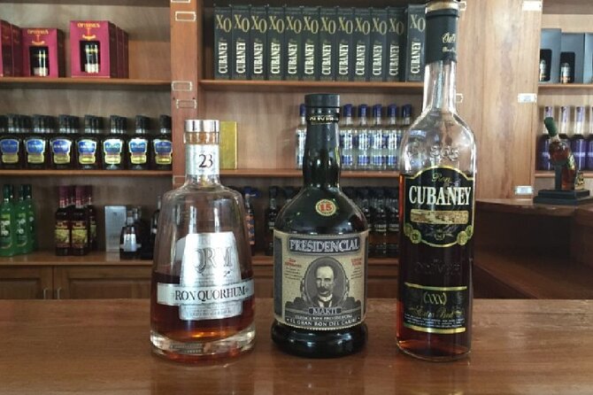 Shopping Tour In Don Lucas Cigar Factory, Rum tasting, Cocoa factory, Souvenirs - Coffee, amber, and larimar: the Dominican goods stop that surprises people