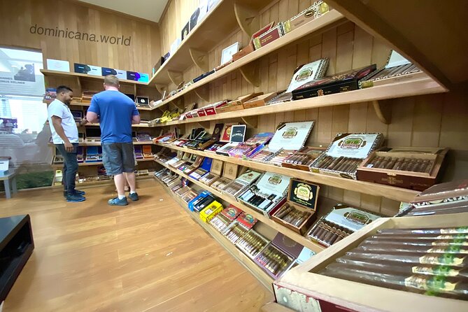 Shopping tour Punta Cana rum cigars coffee larimar chocolate souvenirs mamajuan - Rum, mamajuana, and Dominican drinks: plan to ask and compare