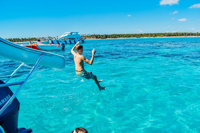 Small Group Snorkeling Cruise with Open Bar and Light Snacks - What makes this cruise different on the water