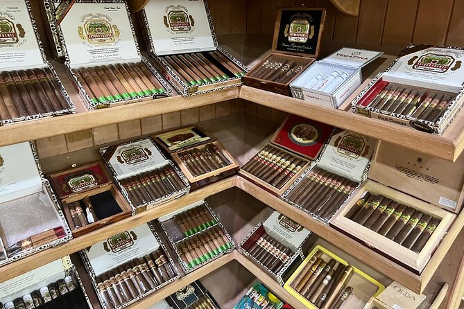 Souvenirs of Rancho Real cigars - A Two-Hour Souvenir Stop Focused on Rancho Real Cigars