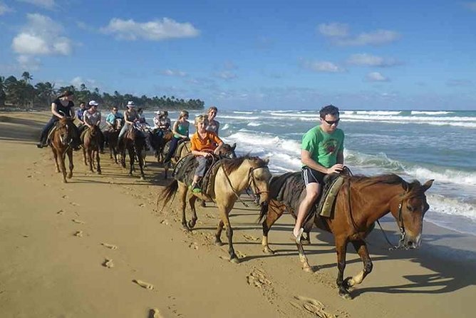 Sunset beach horsebackriding Punta Cana - Guides and horses: calm by design, with room for extra excitement
