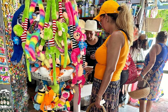 Tour of Souvenirs, Shopping in Punta Cana with Transportation Included - How the Guide Helps You Get Better Value