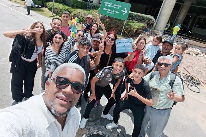 Traslado del Aeropuerto al Hotel Servicio Confiable y Puntual - The Air-Conditioned Ride: Comfort, Safety, and Luggage Help