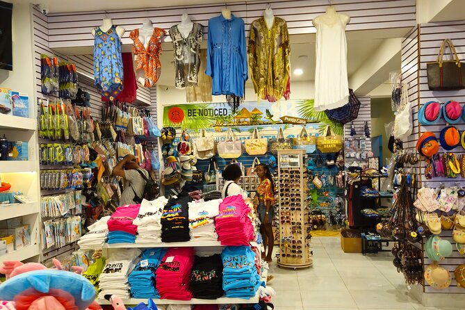 Worldmart Souvenirs Punta Cana (Round trip transportation) - What to do to avoid feeling like a tourist trap